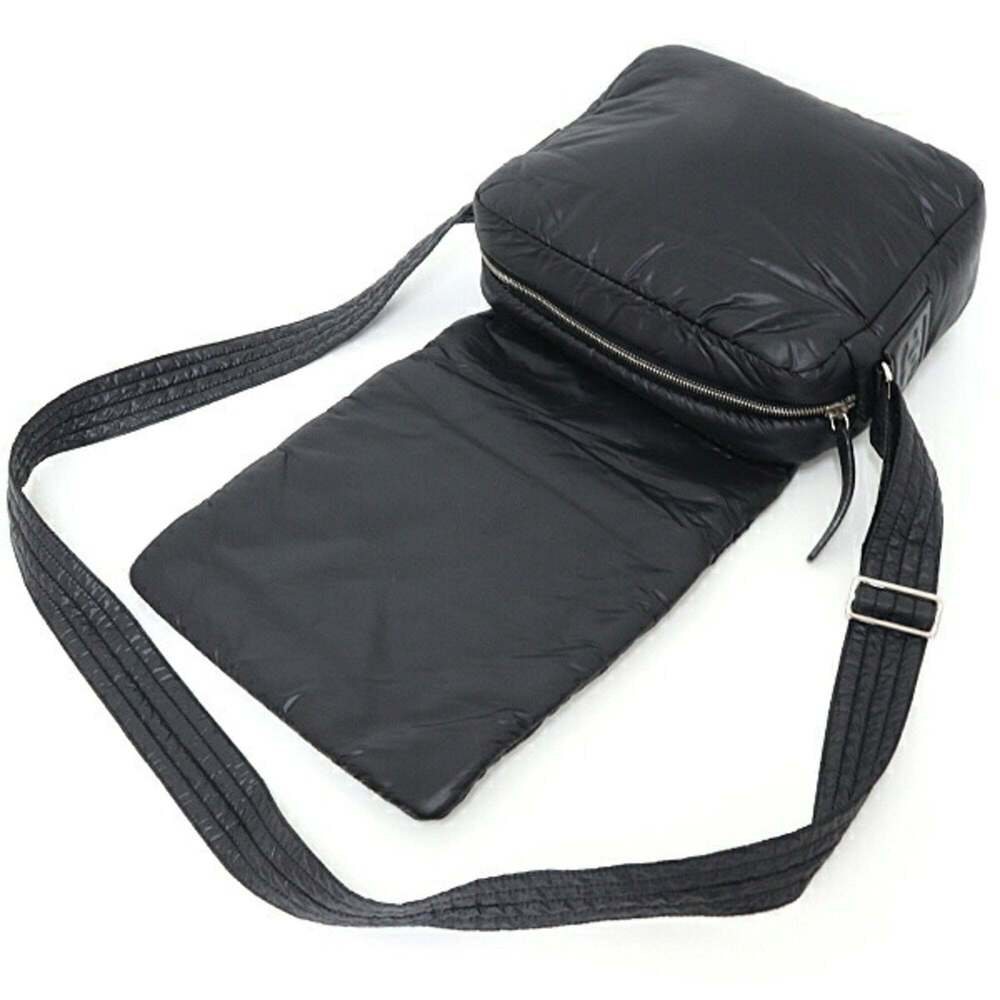 CHANEL Black Leather Shoulder Bag - Picture 3 of 6